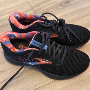 Brooks Woman’s Range 2 Black and Pink Athletic Shoes - Brand New